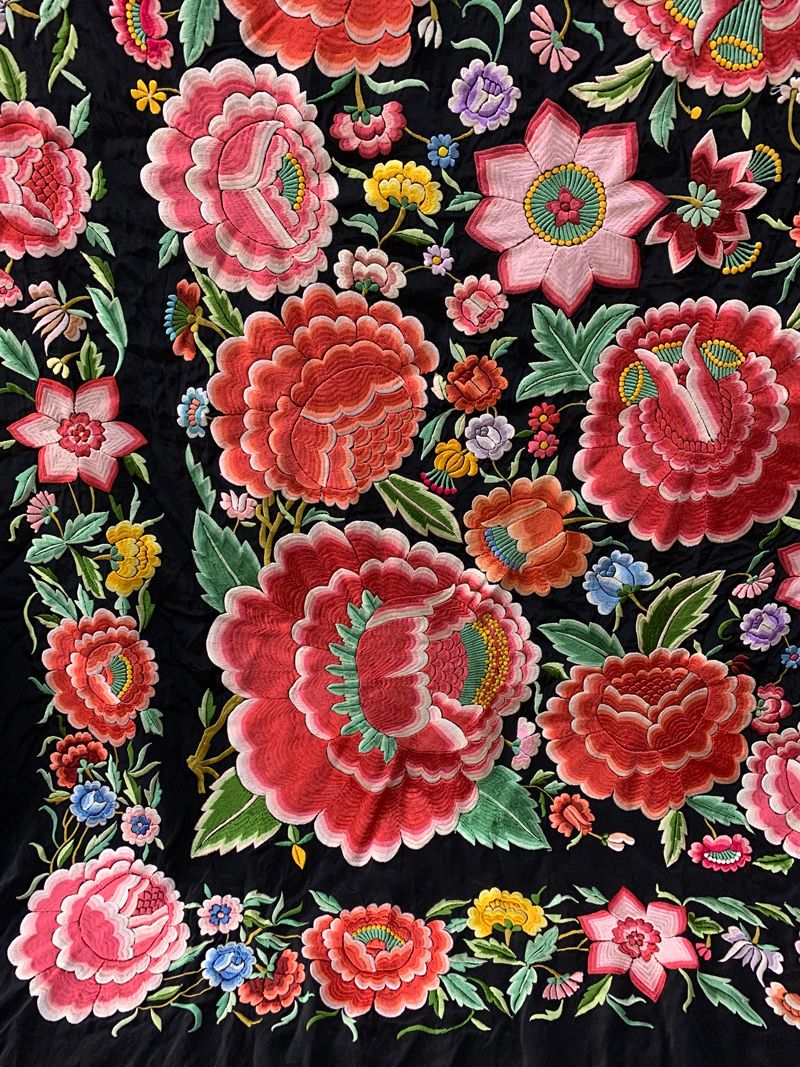 manton-manila-negro-flores-detalle1